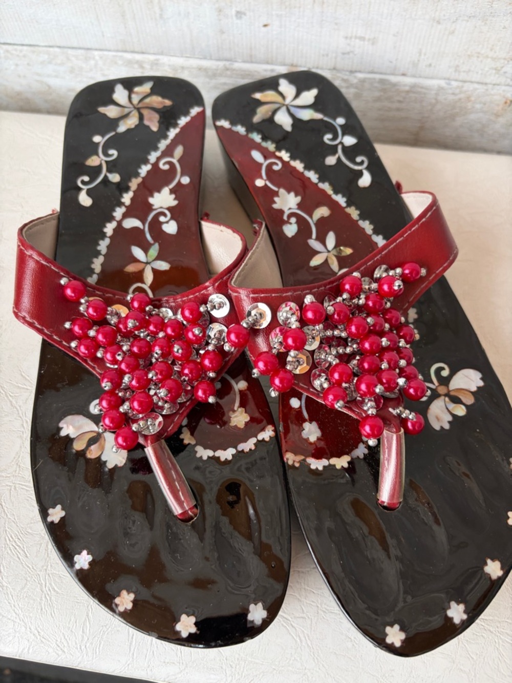 Wooden enamel mother-of-pearl inlay Beaded Toe-Post Sandals